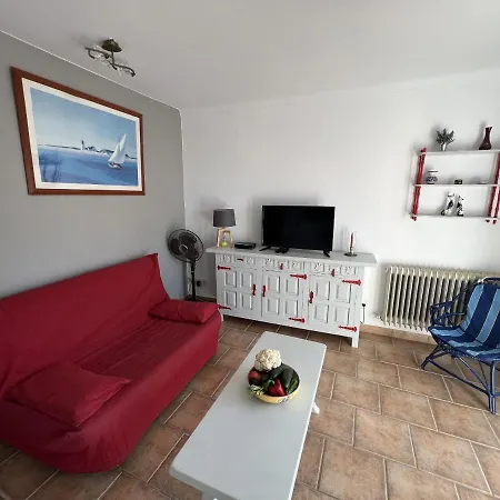 Front De 35 Apartment Roses