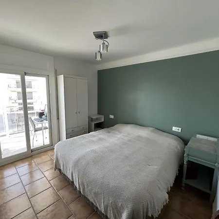 Front De 35 Apartment