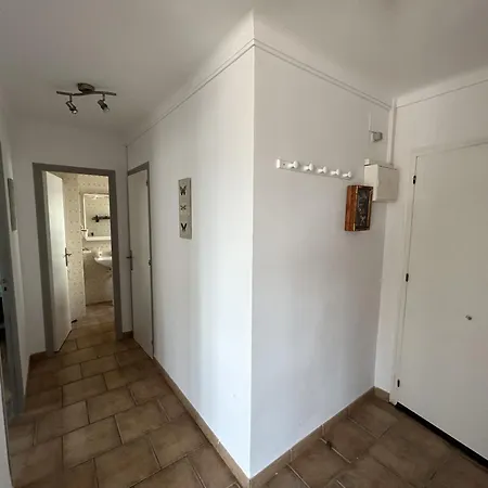 Front De 35 Apartment